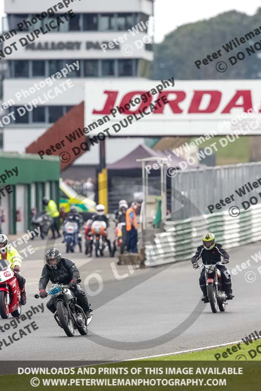 Vintage motorcycle club;eventdigitalimages;mallory park;mallory park trackday photographs;no limits trackdays;peter wileman photography;trackday digital images;trackday photos;vmcc festival 1000 bikes photographs